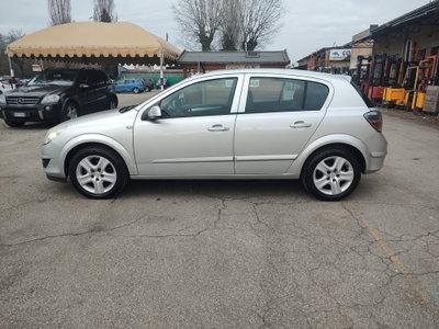 Opel Astra 1.6 115CV 5 porte Cosmo (3)