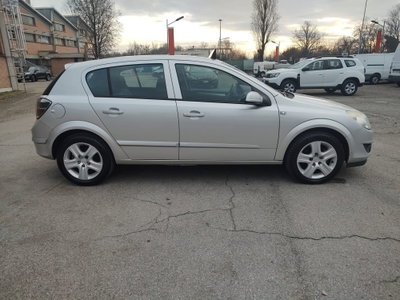 Opel Astra 1.6 115CV 5 porte Cosmo (4)