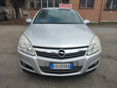 Opel Astra 1.6 115CV 5 porte Cosmo (8)