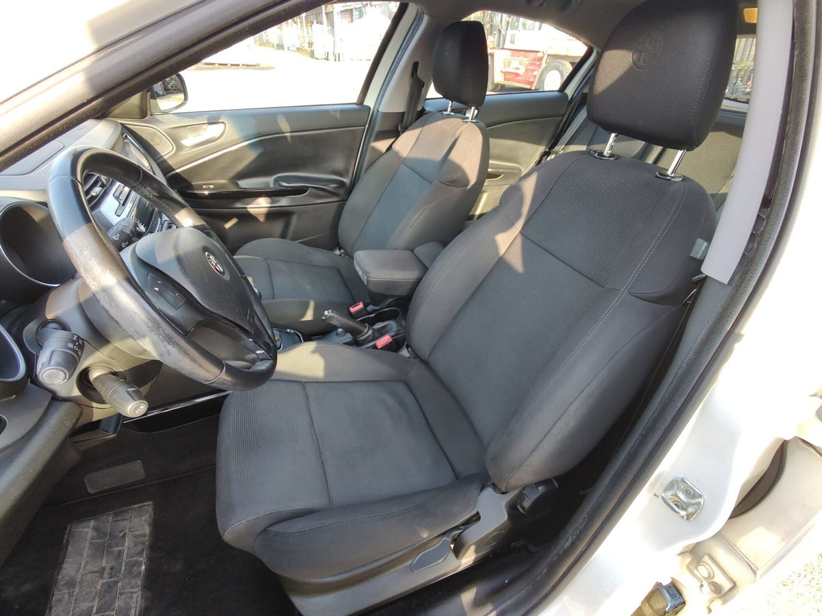 Alfa Romeo Giulietta 1.4 Turbo Progression Gpl 120cv (16)