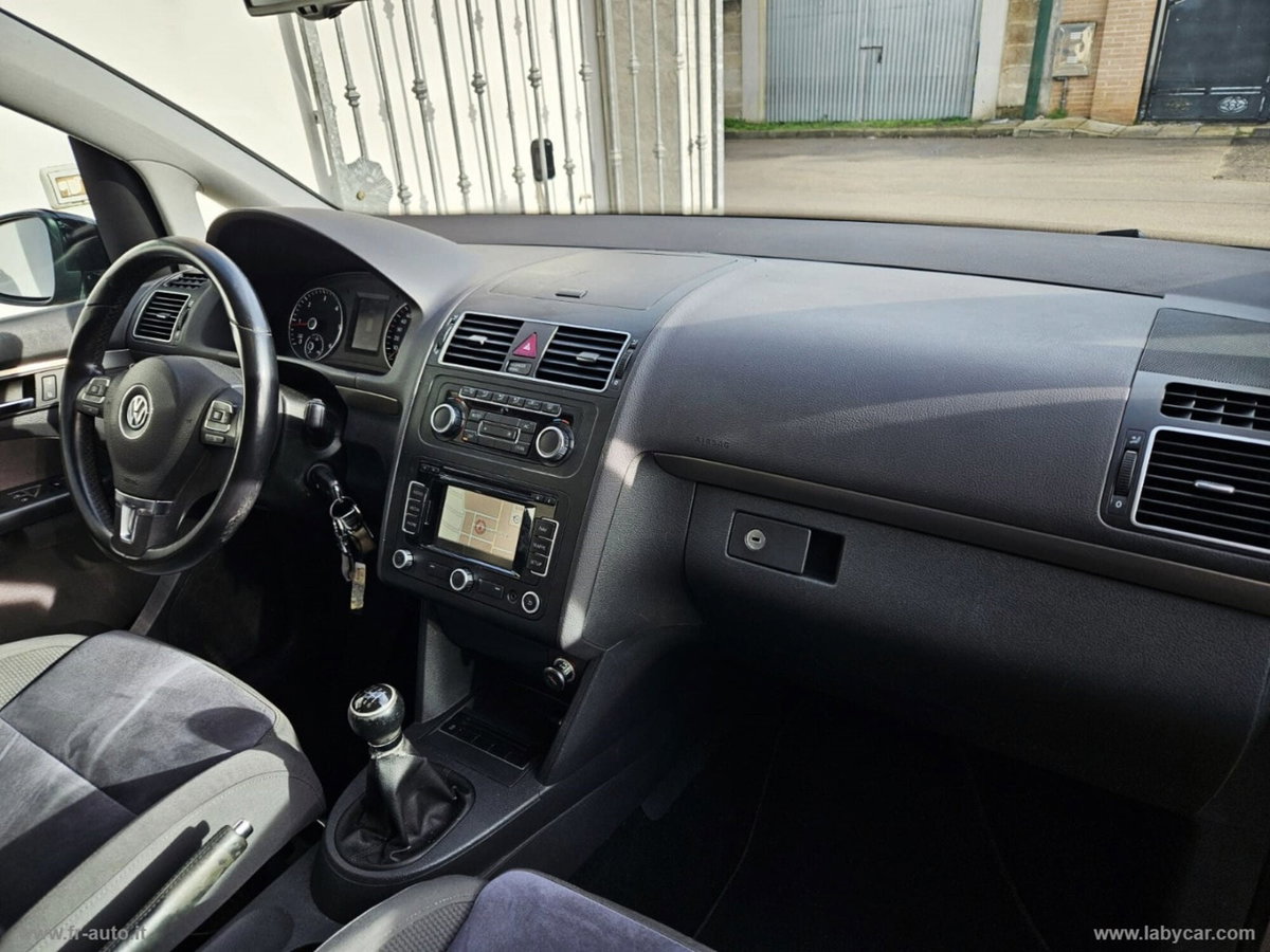 Volkswagen Touran 2.0 TDI 140 CV DSG Highline (11)