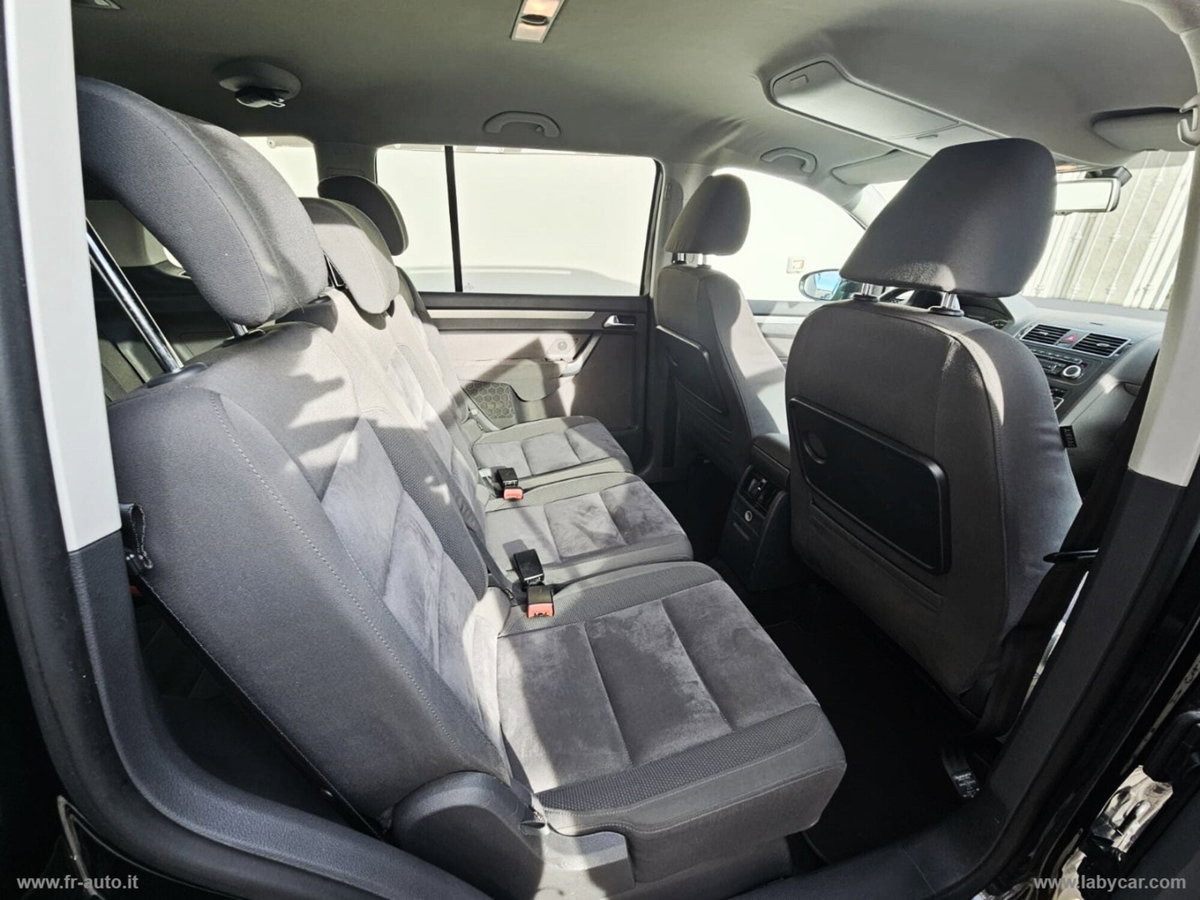 Volkswagen Touran 2.0 TDI 140 CV DSG Highline (12)