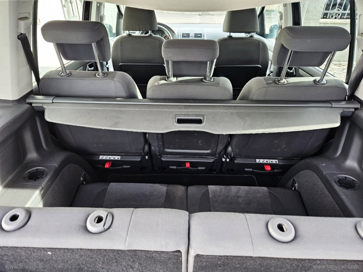 Volkswagen Touran 2.0 TDI 140 CV DSG Highline (13)