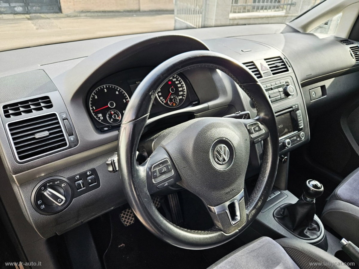 Volkswagen Touran 2.0 TDI 140 CV DSG Highline (14)