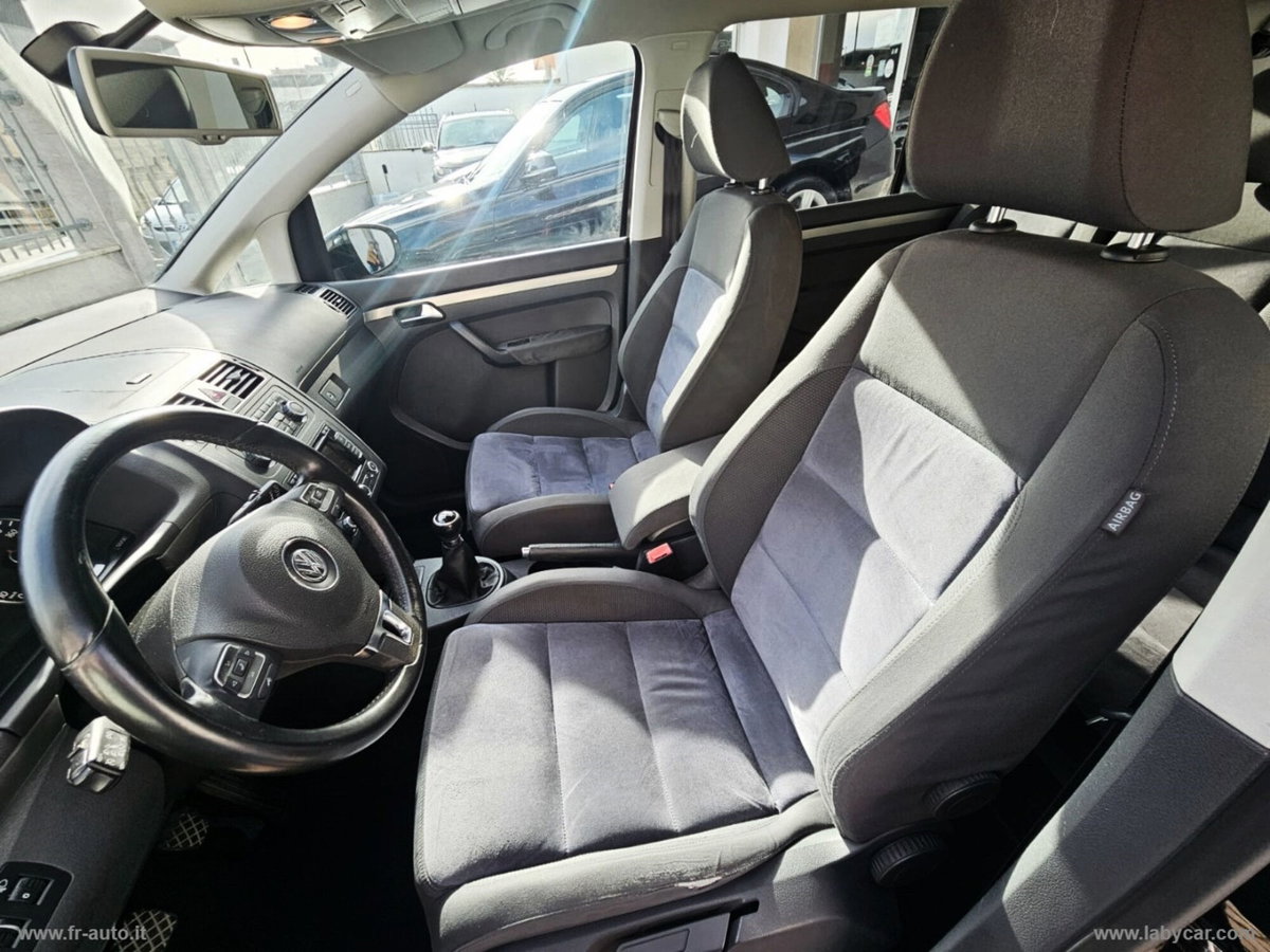 Volkswagen Touran 2.0 TDI 140 CV DSG Highline (15)