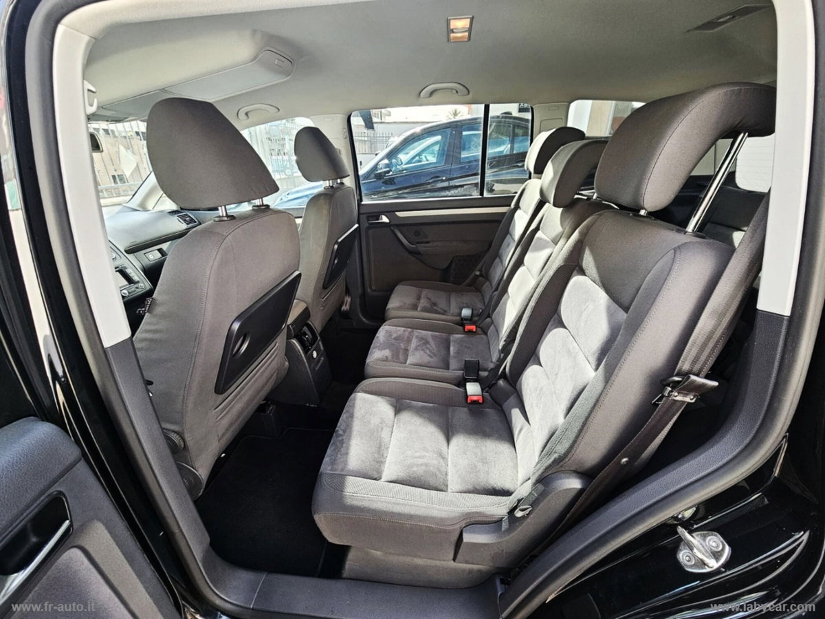 Volkswagen Touran 2.0 TDI 140 CV DSG Highline (9)