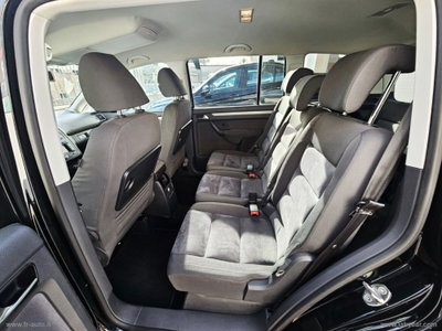 Volkswagen Touran 2.0 TDI 140 CV DSG Highline (9)