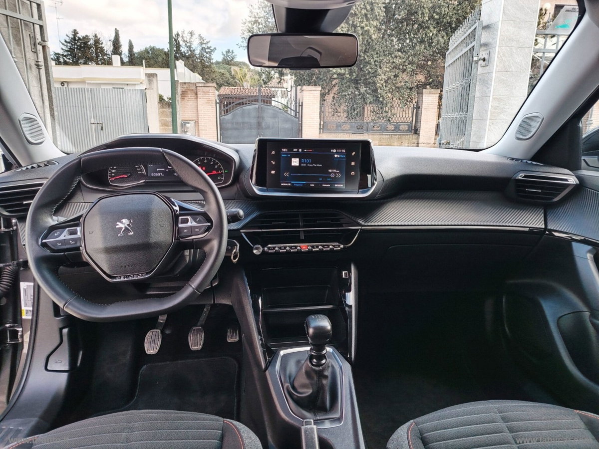 Peugeot 2008 BlueHDi 110 S&S GT (12)