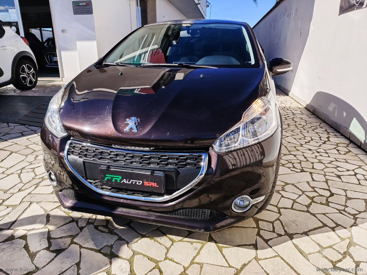 Peugeot 208 VTi 82 CV 5 porte Allure (2)