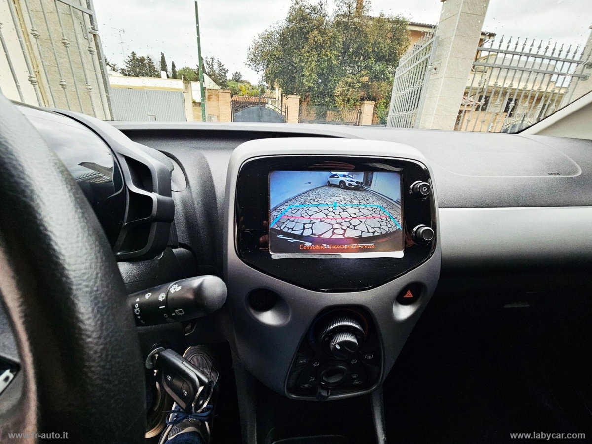 Toyota Aygo 1.0 VVT-i 72 CV 5 porte x-cite (11)