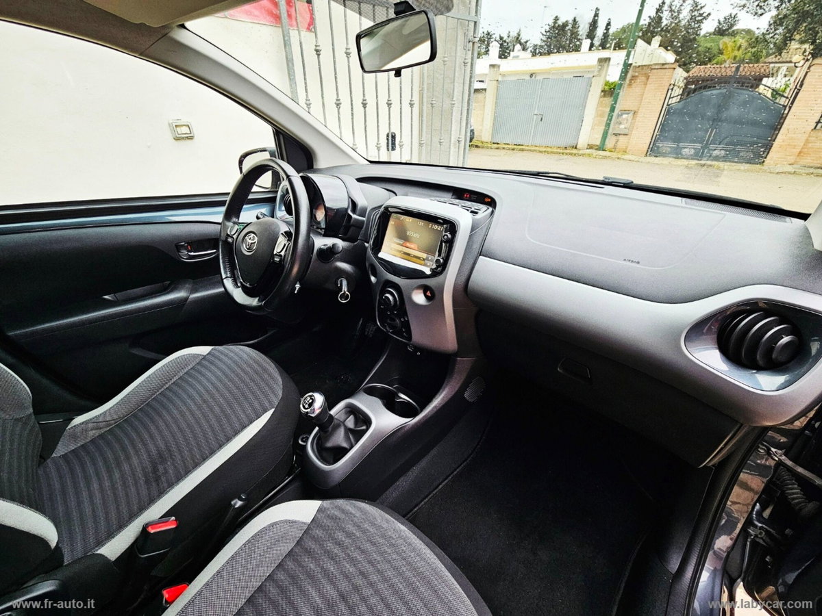 Toyota Aygo 1.0 VVT-i 72 CV 5 porte x-cite (12)