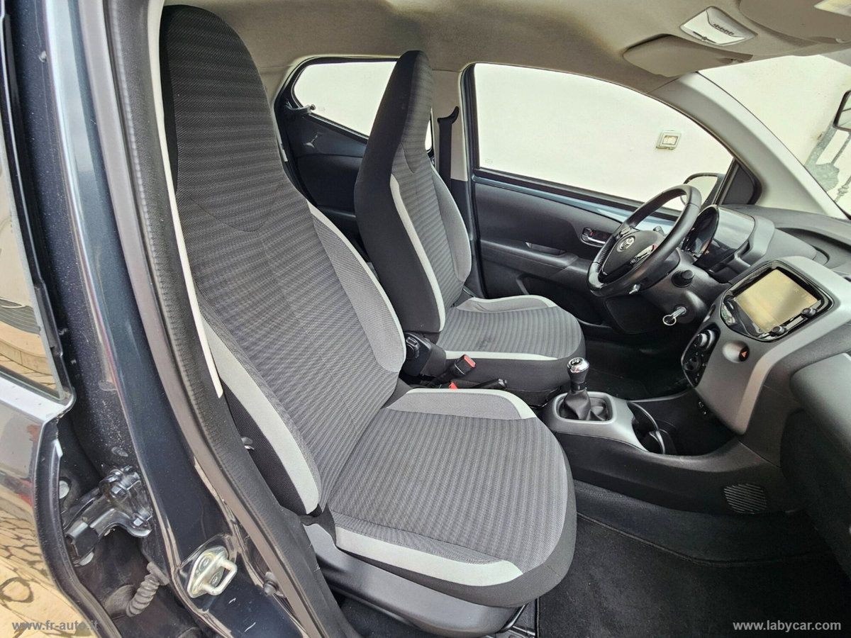Toyota Aygo 1.0 VVT-i 72 CV 5 porte x-cite (13)