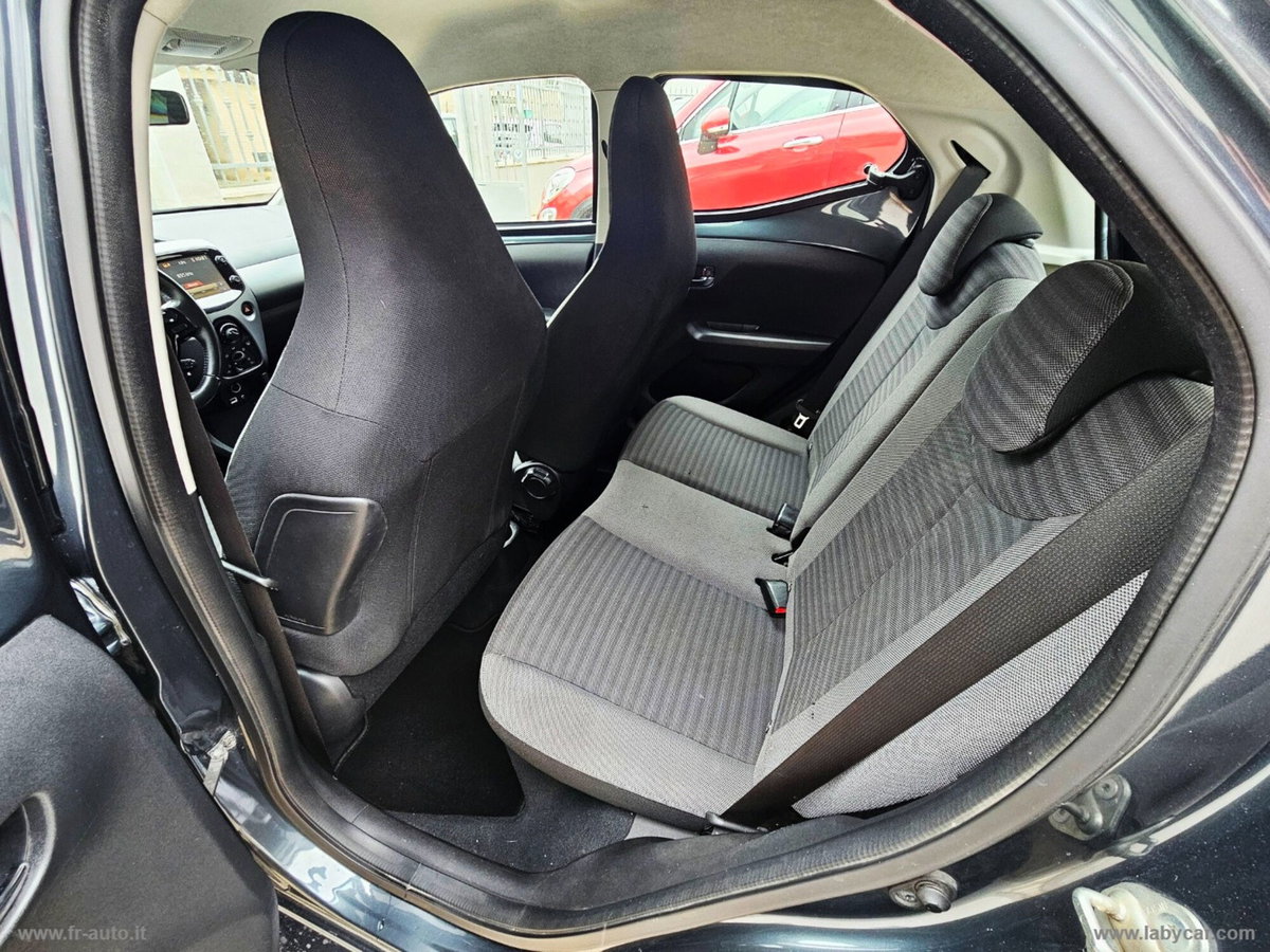 Toyota Aygo 1.0 VVT-i 72 CV 5 porte x-cite (15)
