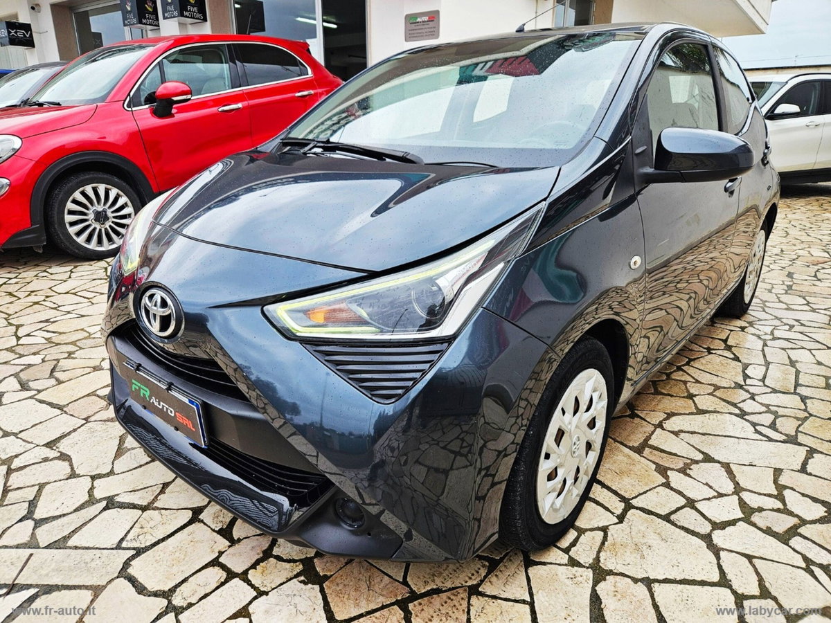 Toyota Aygo 1.0 VVT-i 72 CV 5 porte x-cite (2)