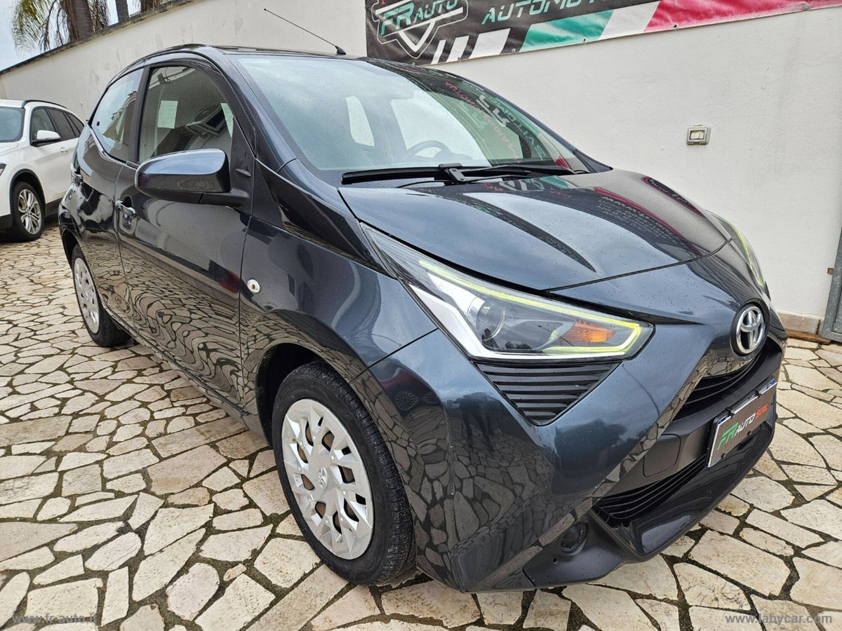 Toyota Aygo 1.0 VVT-i 72 CV 5 porte x-cite (4)