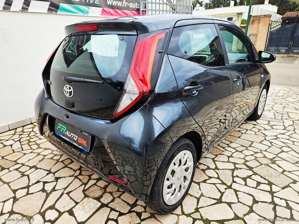 Toyota Aygo 1.0 VVT-i 72 CV 5 porte x-cite (6)