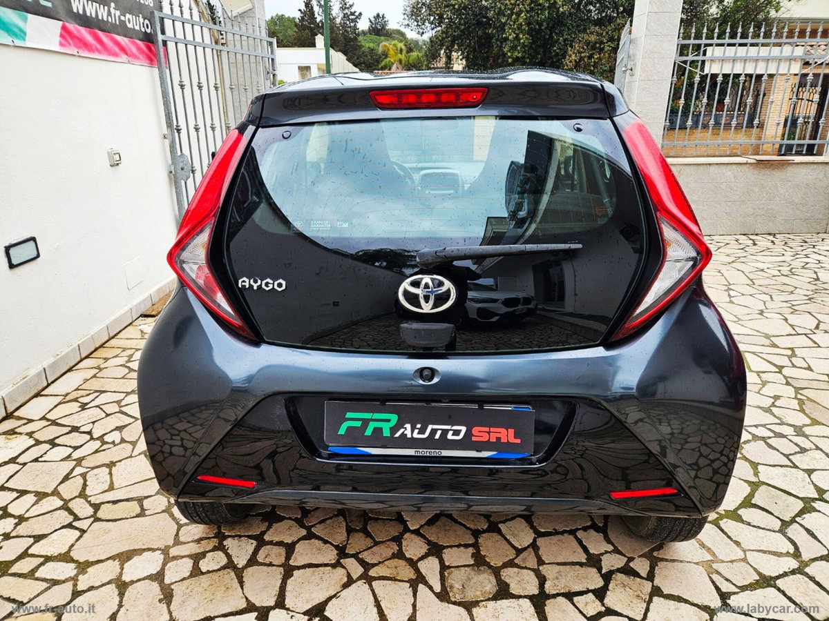 Toyota Aygo 1.0 VVT-i 72 CV 5 porte x-cite (7)