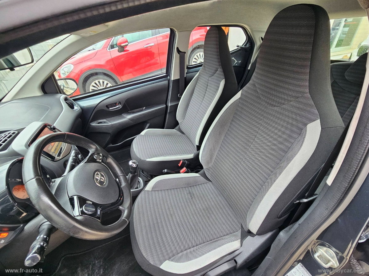 Toyota Aygo 1.0 VVT-i 72 CV 5 porte x-cite (9)