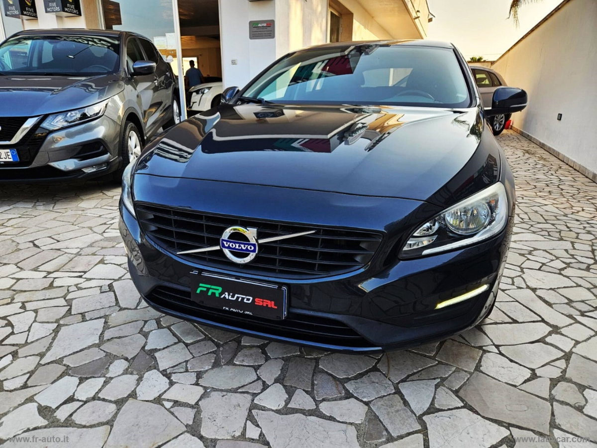 Volvo V60 D3 Geartronic Summum (2)