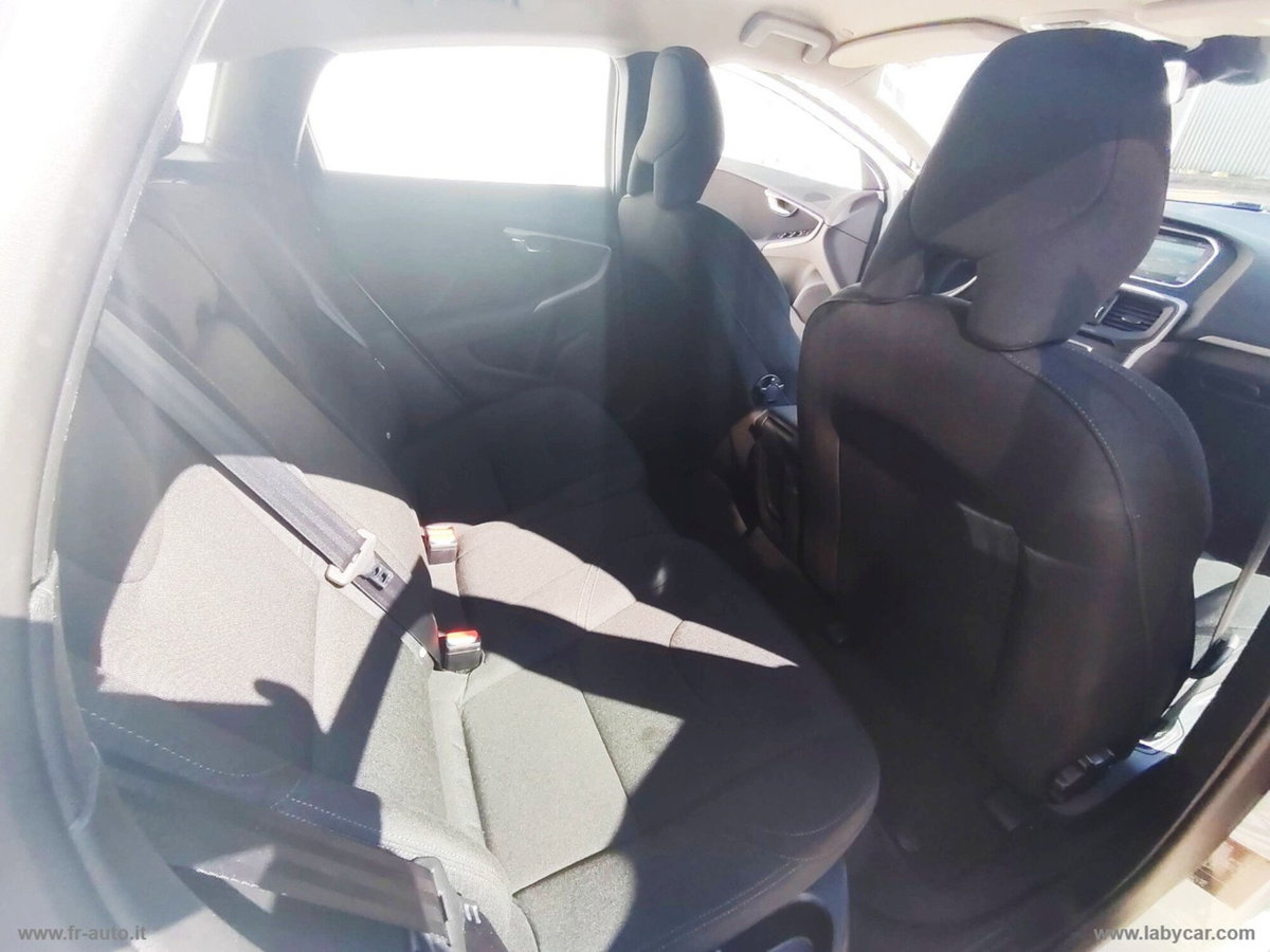Volvo V40 D2 1.6 Powershift Summum (13)