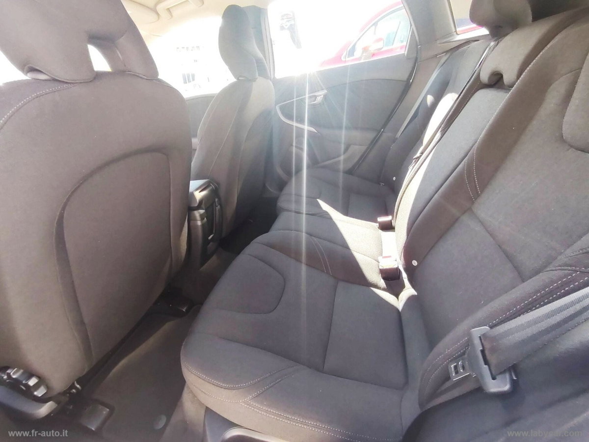 Volvo V40 D2 1.6 Powershift Summum (14)