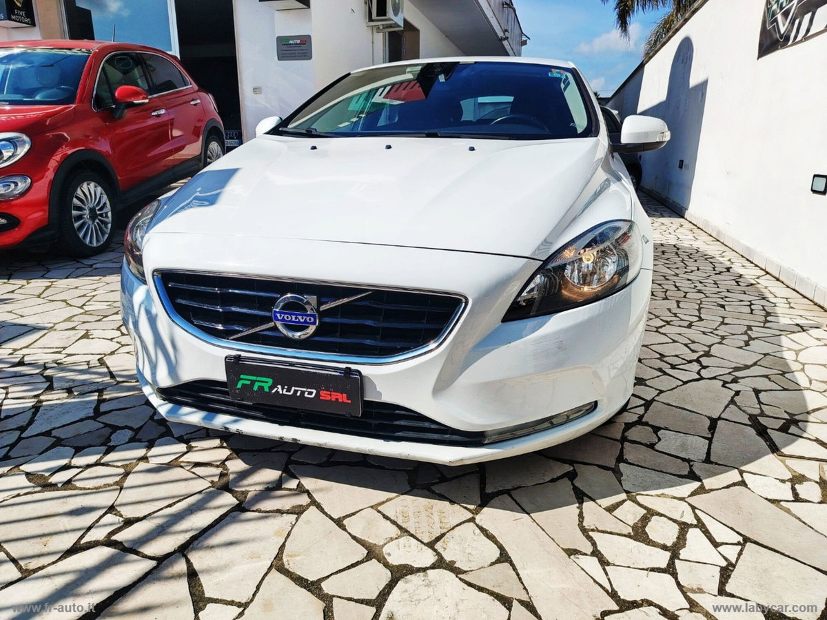 Volvo V40 D2 1.6 Powershift Summum (2)