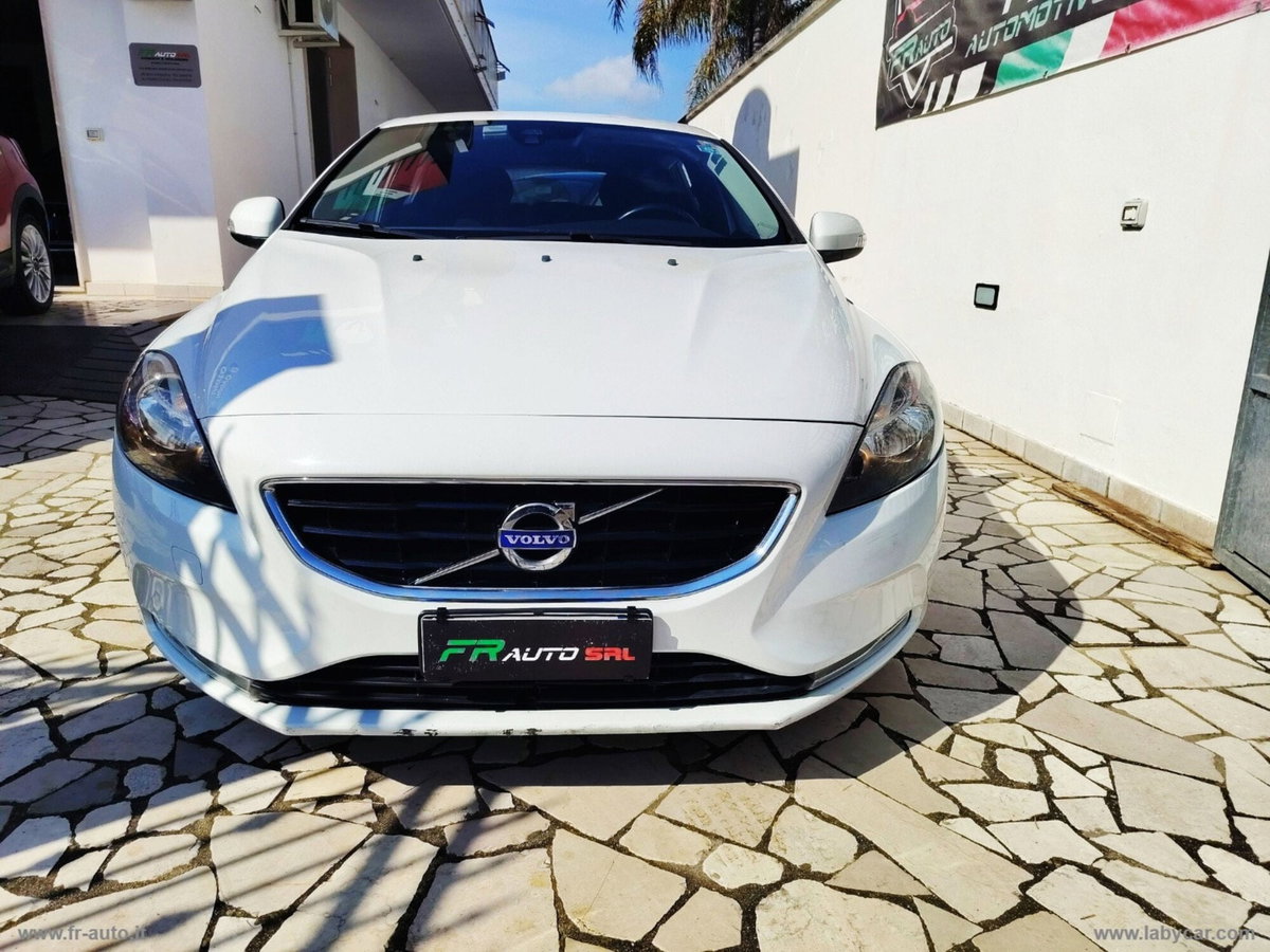 Volvo V40 D2 1.6 Powershift Summum (3)