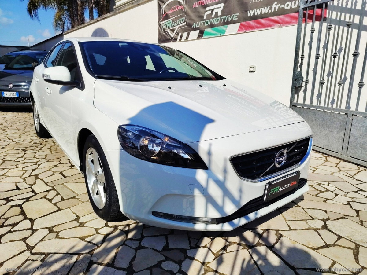 Volvo V40 D2 1.6 Powershift Summum (4)