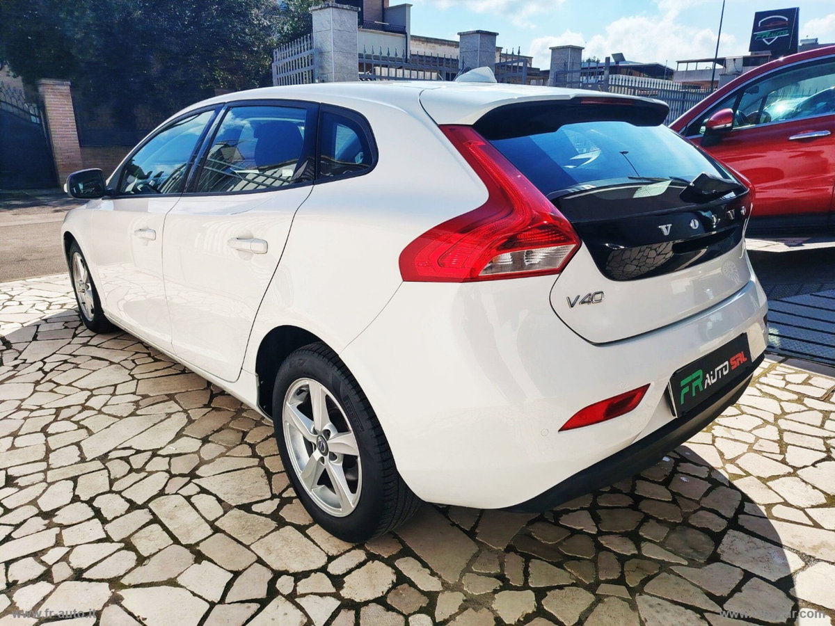Volvo V40 D2 1.6 Powershift Summum (7)
