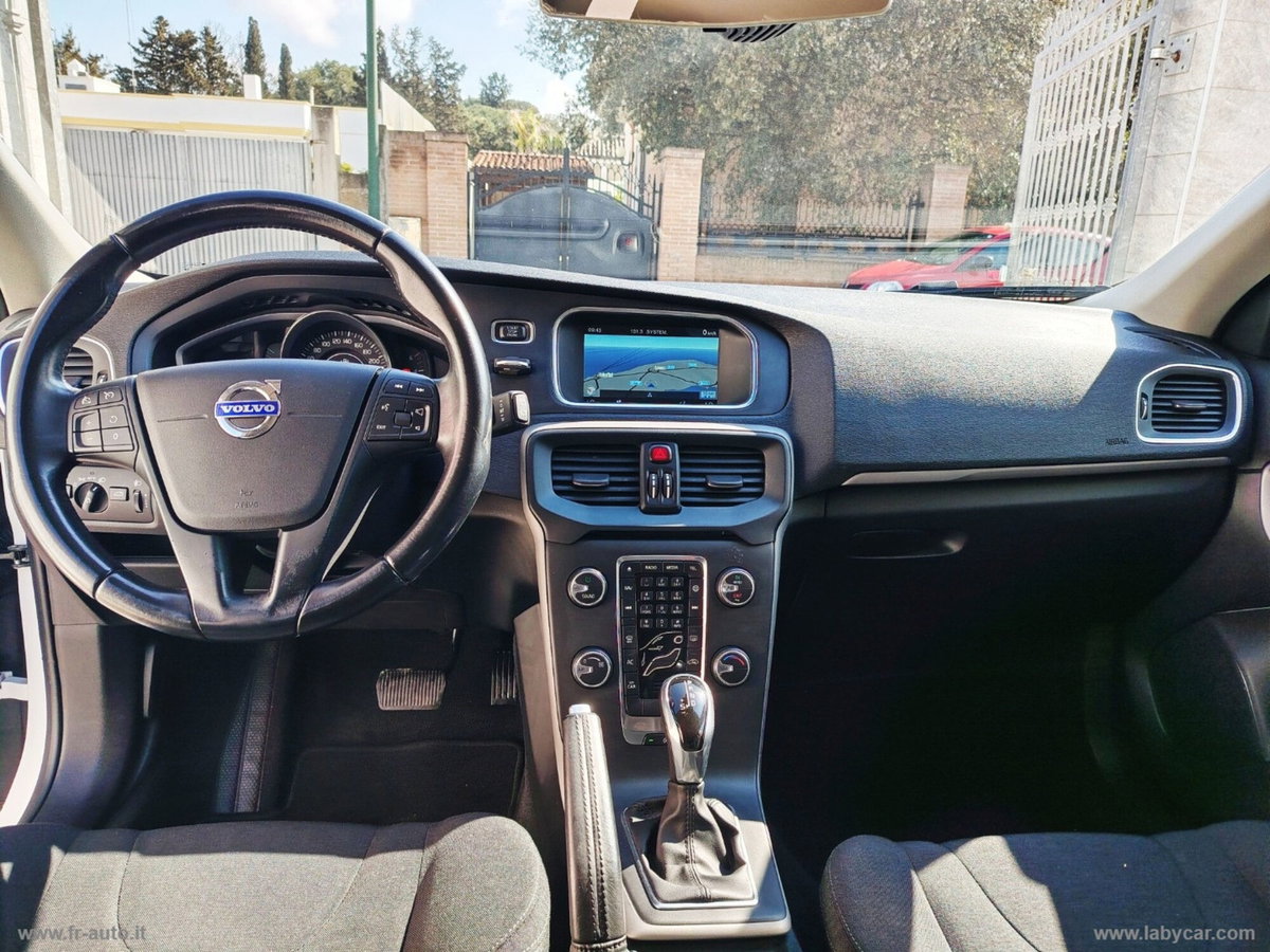 Volvo V40 D2 1.6 Powershift Summum (8)