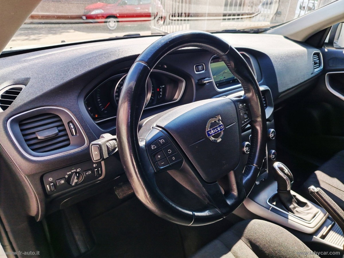 Volvo V40 D2 1.6 Powershift Summum (9)