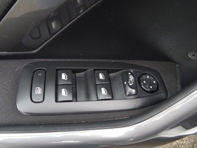 Peugeot 2008 VTi 82CV Active (11)