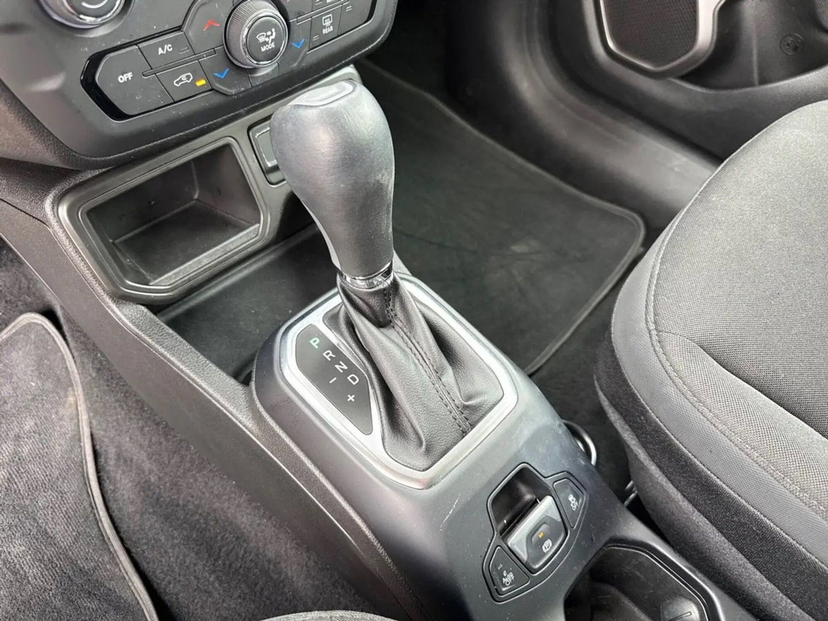 Jeep Renegade 1.5 Turbo T4 MHEV Limited (12)