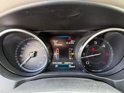 Jaguar XE 2.0 D Turbo 180CV aut. Prestige (12)