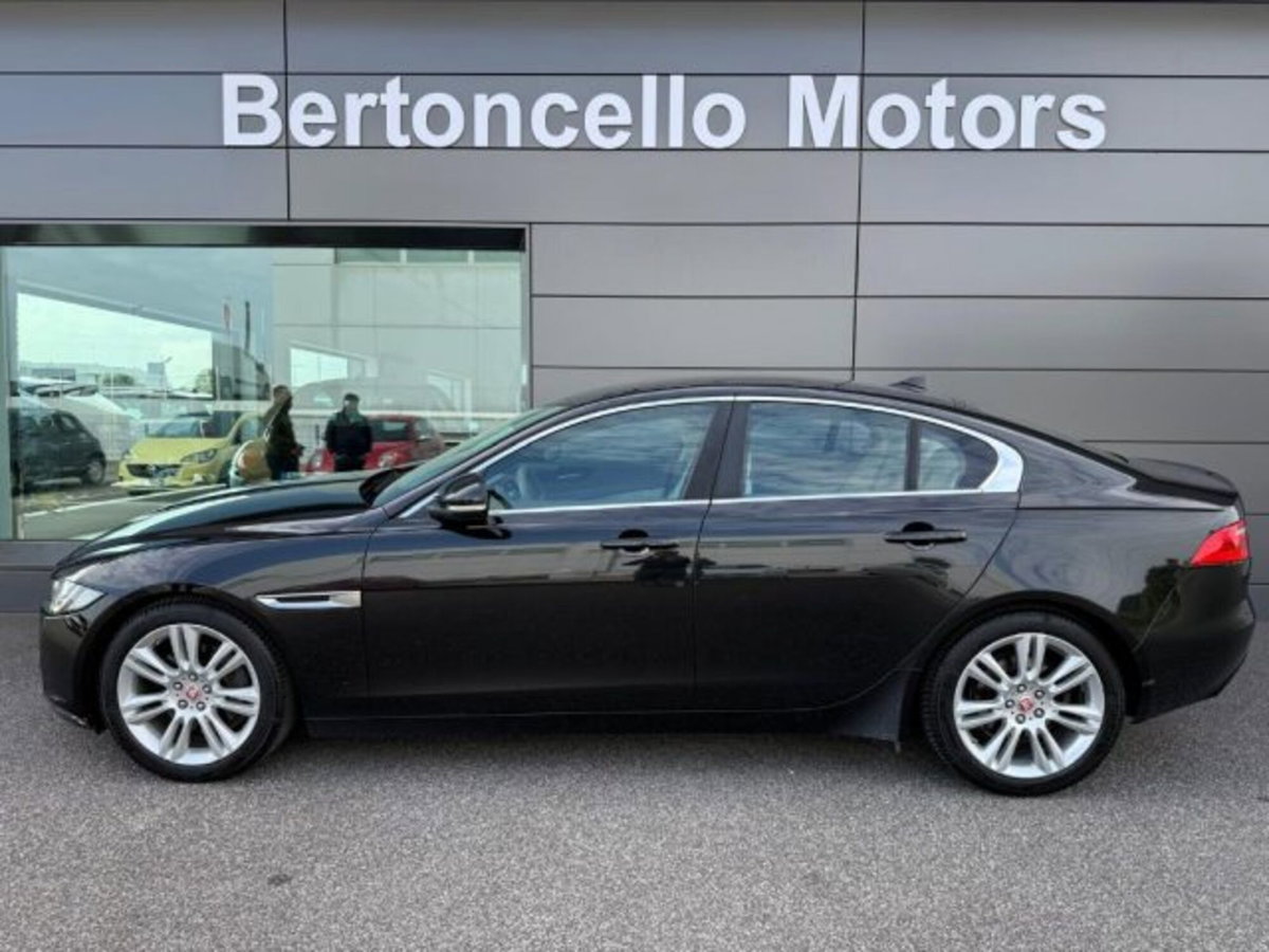 Jaguar XE 2.0 D Turbo 180CV aut. Prestige (3)
