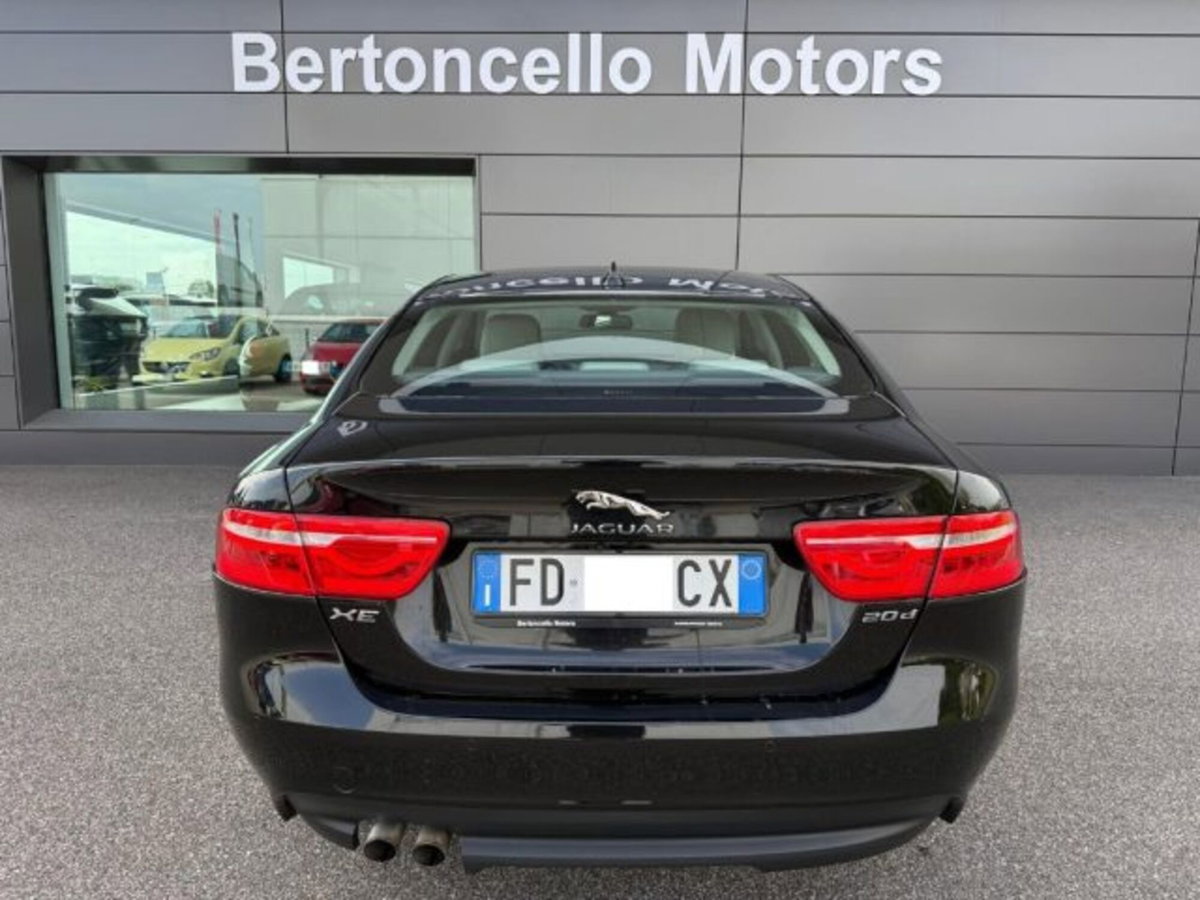 Jaguar XE 2.0 D Turbo 180CV aut. Prestige (5)