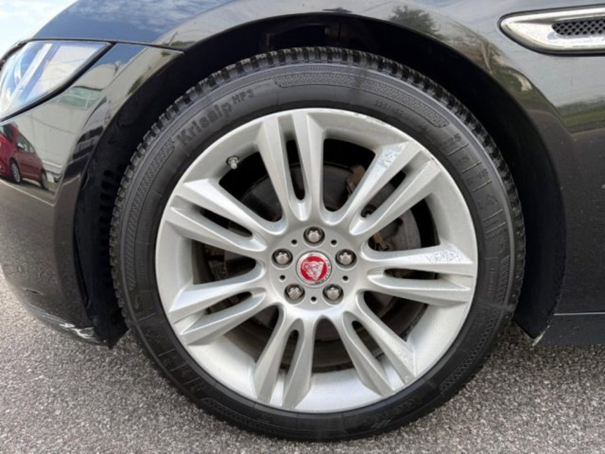 Jaguar XE 2.0 D Turbo 180CV aut. Prestige (7)