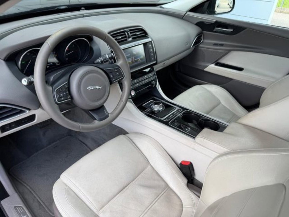 Jaguar XE 2.0 D Turbo 180CV aut. Prestige (8)