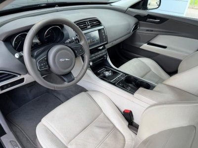 Jaguar XE 2.0 D Turbo 180CV aut. Prestige (8)