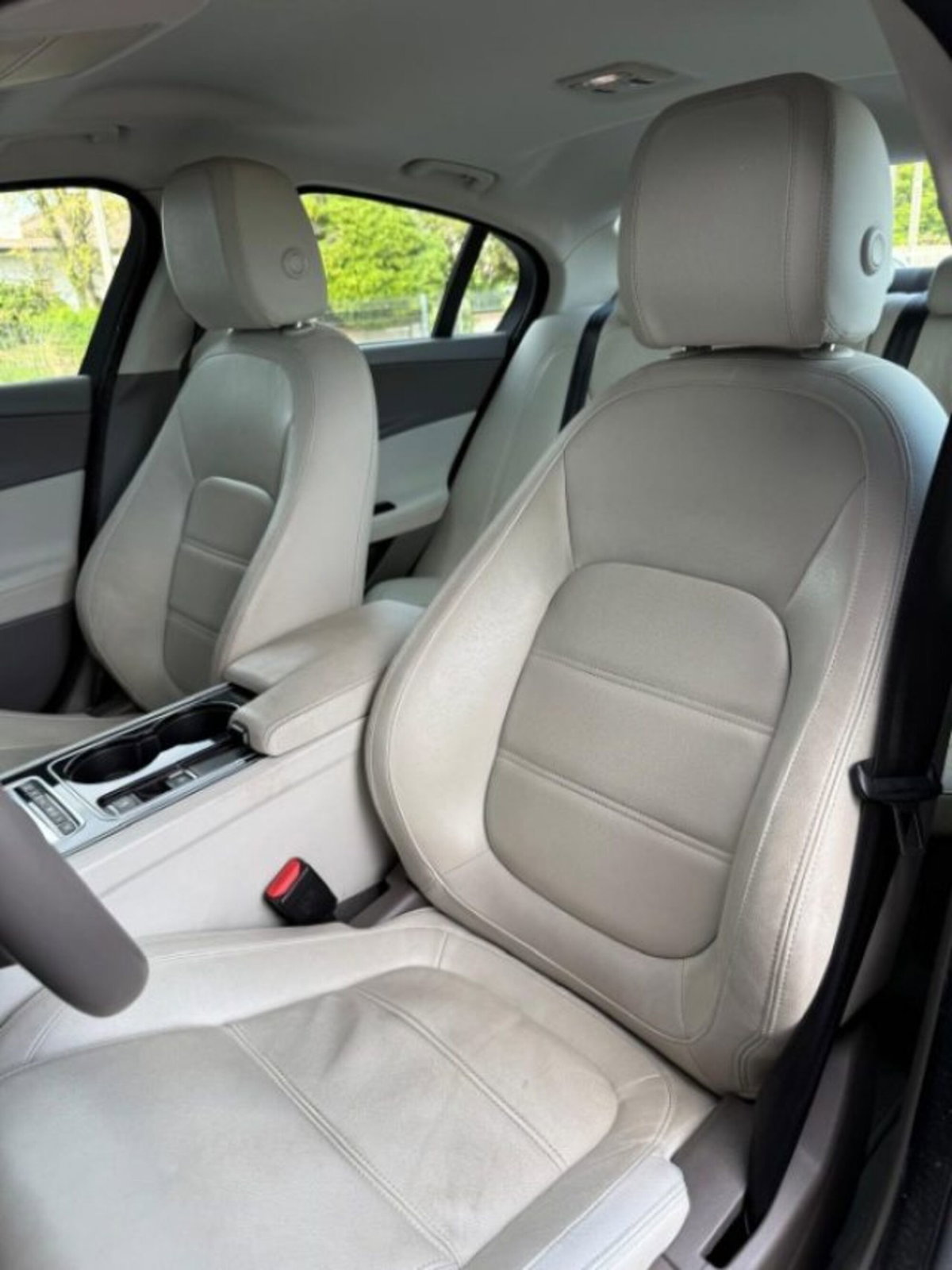 Jaguar XE 2.0 D Turbo 180CV aut. Prestige (9)