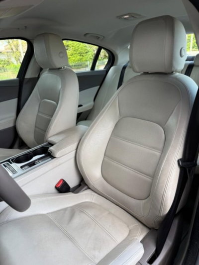 Jaguar XE 2.0 D Turbo 180CV aut. Prestige (9)