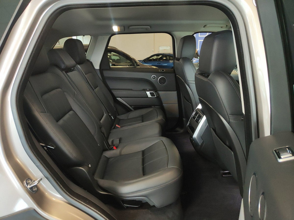 Land Rover Range Rover Sport 3.0D l6 249 CV HSE Dynamic Stealth (7)
