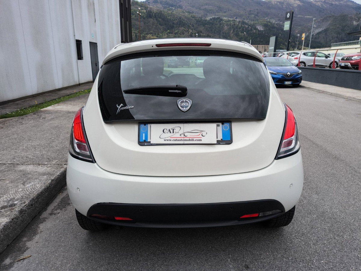 Lancia Ypsilon 1.2 69 CV Argento (7)