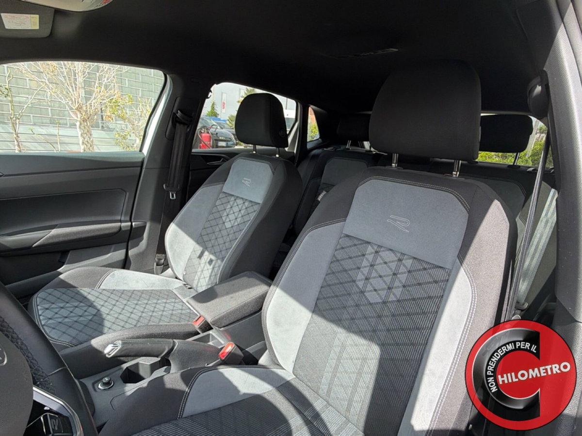 Volkswagen Polo 1.0 TSI 110 CV DSG R-Line (13)
