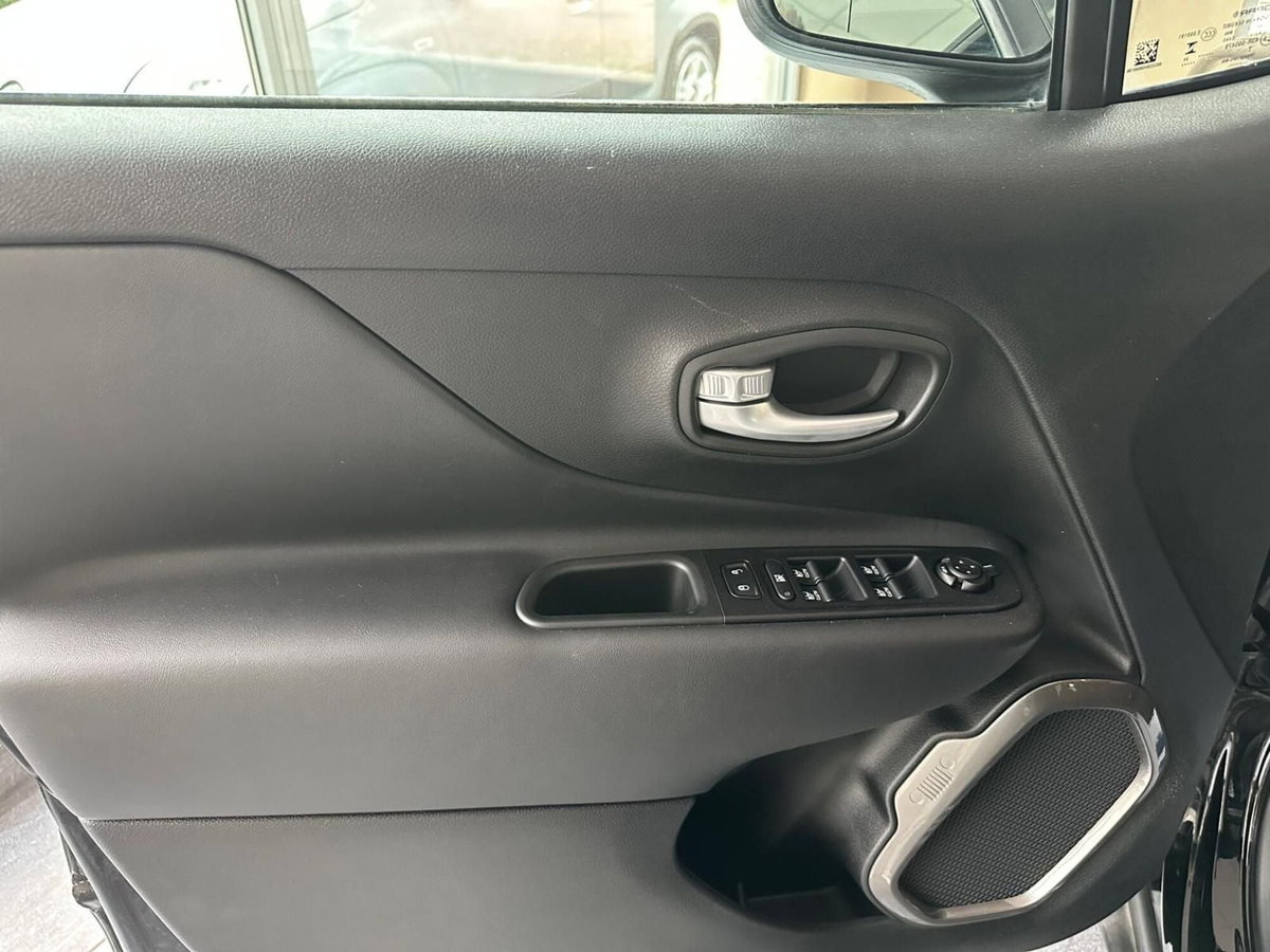 Jeep Renegade 1.5 turbo t4 mhev Altitude 2wd dct (15)