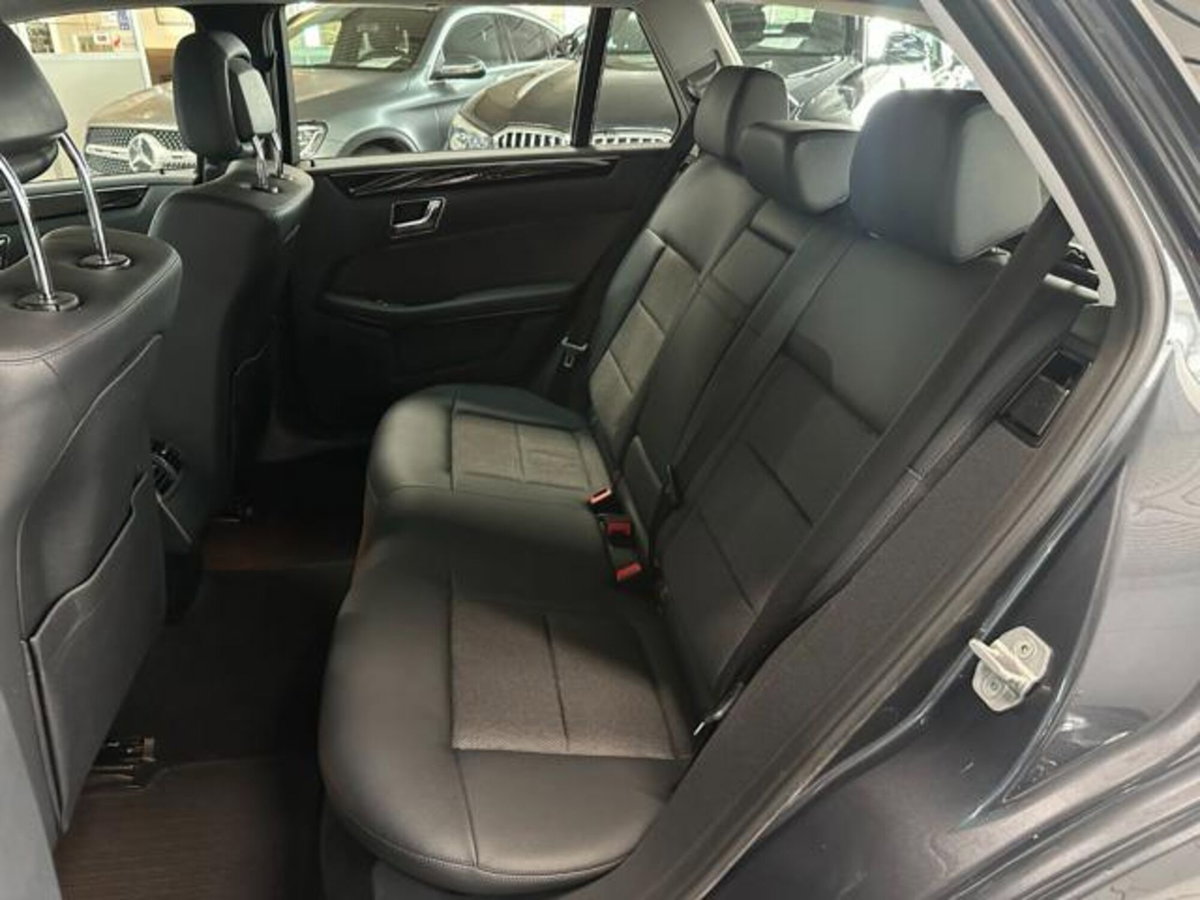 Mercedes-Benz Classe E Station Wagon 200 CGI BlueEFFICIENCY Avantgarde (12)
