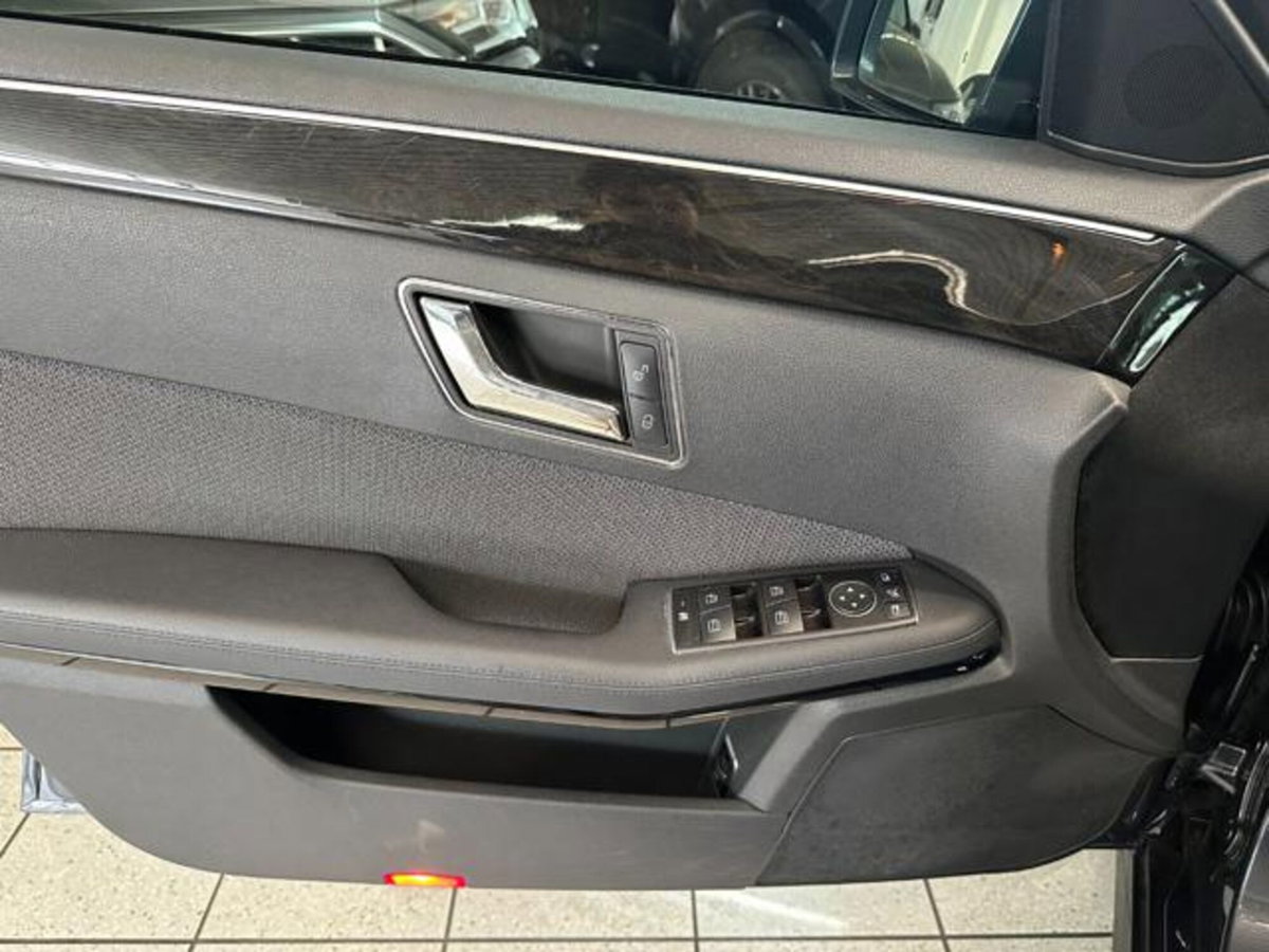 Mercedes-Benz Classe E Station Wagon 200 CGI BlueEFFICIENCY Avantgarde (17)