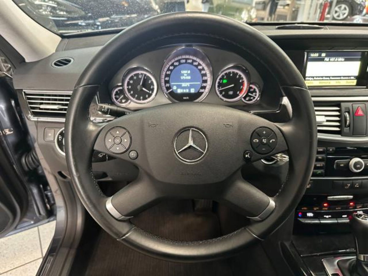 Mercedes-Benz Classe E Station Wagon 200 CGI BlueEFFICIENCY Avantgarde (19)