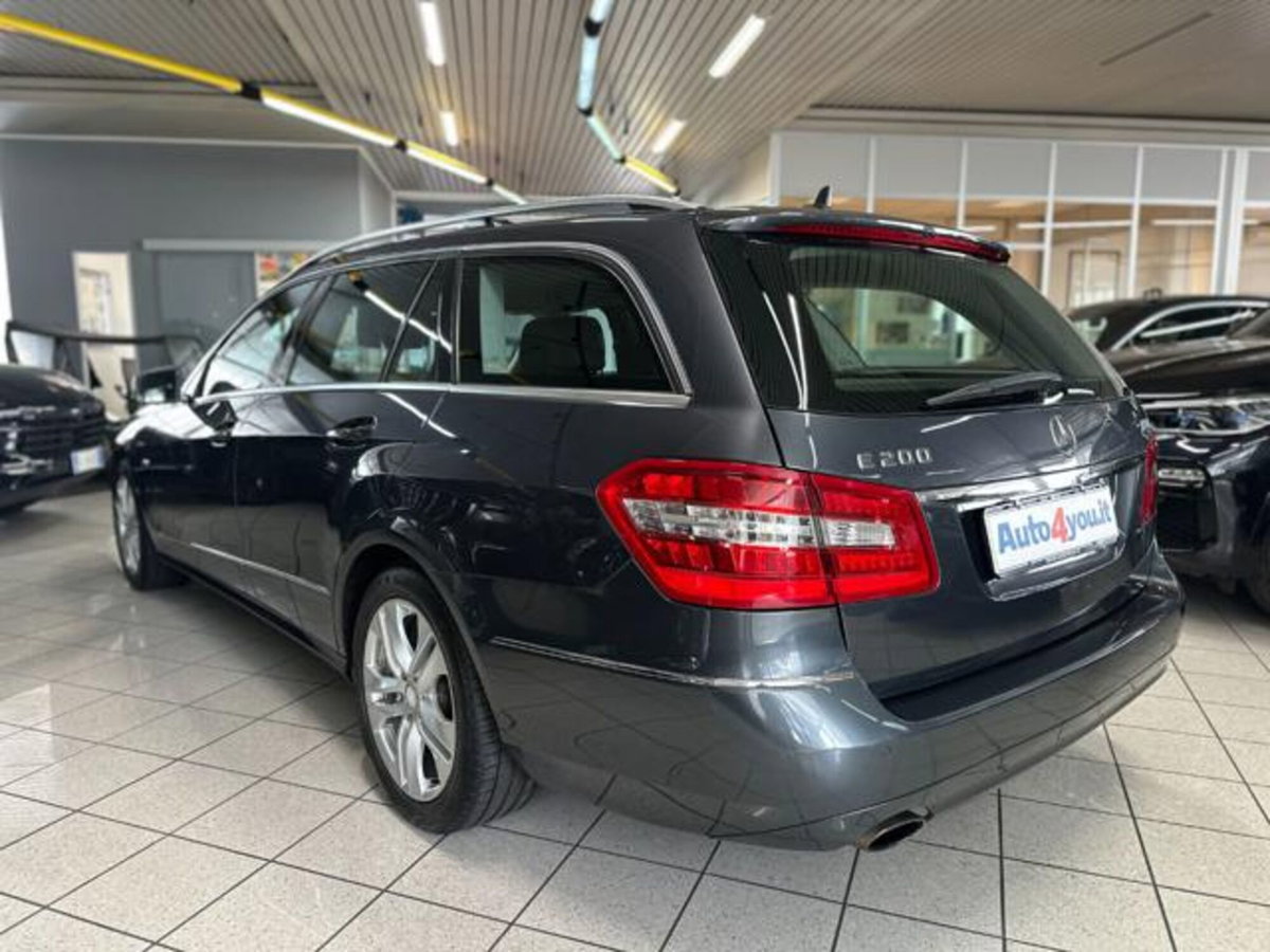 Mercedes-Benz Classe E Station Wagon 200 CGI BlueEFFICIENCY Avantgarde (4)