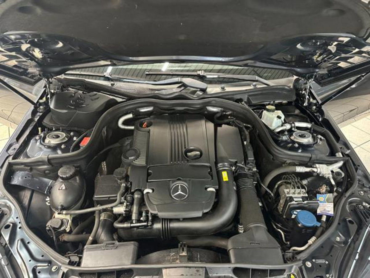 Mercedes-Benz Classe E Station Wagon 200 CGI BlueEFFICIENCY Avantgarde (6)